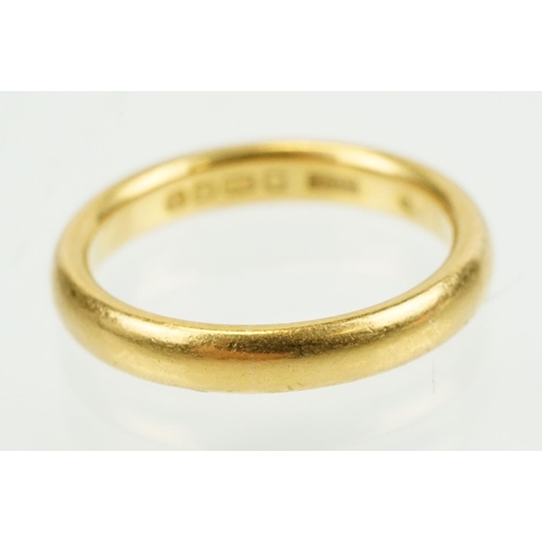 357 - 22ct gold hallmarked band ring. Hallmarked Birmingham 1922. Size O.5.