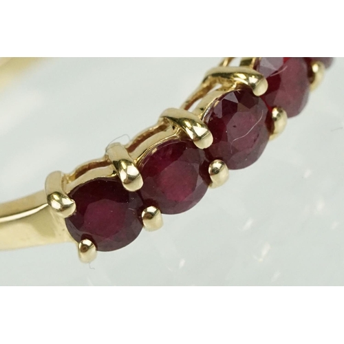 364 - Ruby 14ct yellow gold ring, five round mixed cut rubies, diameter approx 3.5mm, shared claw settings... 