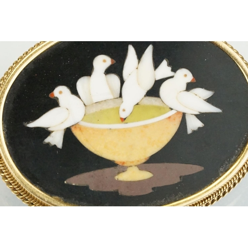 366 - Pietra dura 18ct yellow gold brooch, the oval pietra dura panel depicting the Doves of Pliny, measur... 