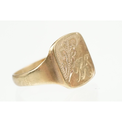 370 - Two 9ct gold hallmarked signet rings to include a foliate engraved example (hallmarked 1973, size R)... 