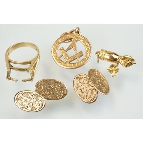 378 - Group of gold jewellery to include a pair of 9ct gold hallmarked oval head cufflinks, hallmarked 9ct... 