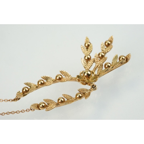 388 - 9ct gold vintage collar necklace having a foliate design centre mounted to fine chains with a spring... 