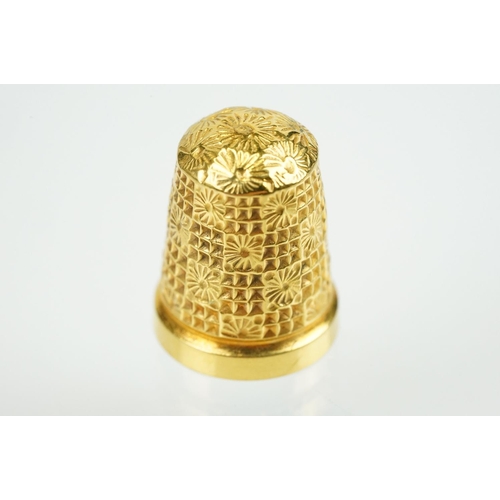 396 - 9ct gold hallmarked thimble with moulded details, size 15. Hallmarked Birmingham 1902, HG & S Ltd.