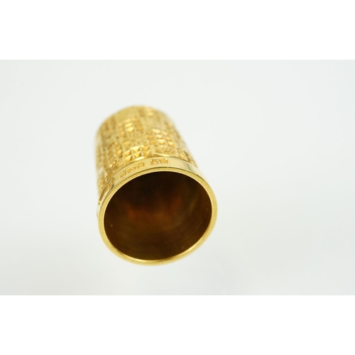 396 - 9ct gold hallmarked thimble with moulded details, size 15. Hallmarked Birmingham 1902, HG & S Ltd.