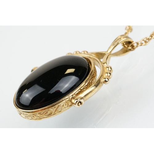 51 - 9ct gold swivel fob pendant necklace having an onyx and agate swivel fob pendant on a rope twist cha... 