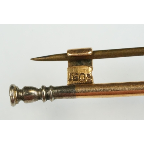 84 - Two late 19th Century Victorian 15ct gold hunting interest brooches to include a hunting horn design... 