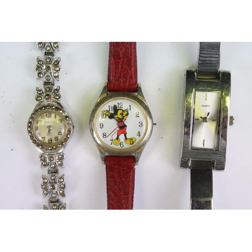 401 - A large collection of vintage and contemporary ladies mechanical and quartz wristwatches to include ... 