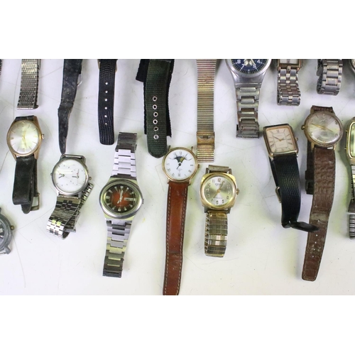 409 - A large collection of vintage and contemporary mechanical and quartz wristwatches to include Accuris... 