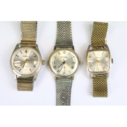 411 - A collection of thirteen mainly mechanical vintage wristwatches to include Accurist, Timemaster, Lan... 