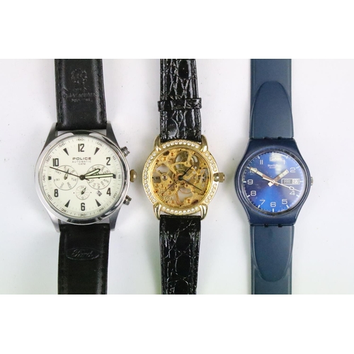 418 - A collection of twenty five mainly contemporary quartz ladies and gents wristwatches to include anal... 