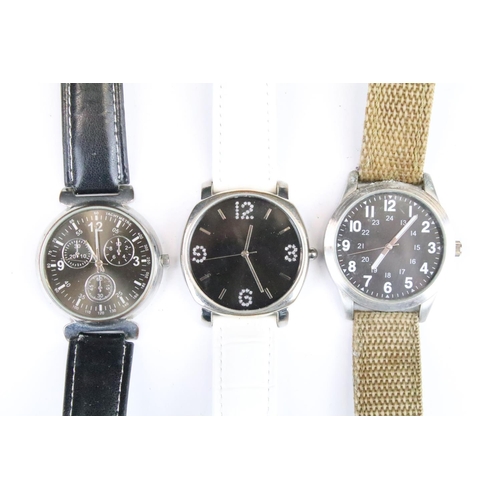 418 - A collection of twenty five mainly contemporary quartz ladies and gents wristwatches to include anal... 