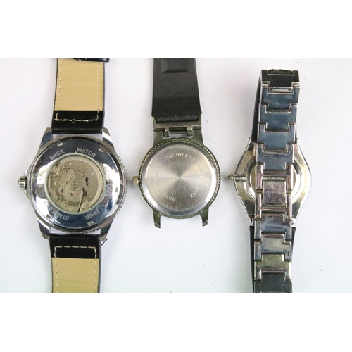 419 - A collection of thirteen contemporary automatic and quartz wristwatches to include Casio and Saxon e... 