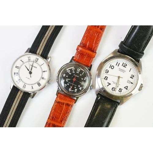 438 - A collection of eighteen mechanical and quartz wristwatches to include Casio, Timex, Citizen, Lorus,... 