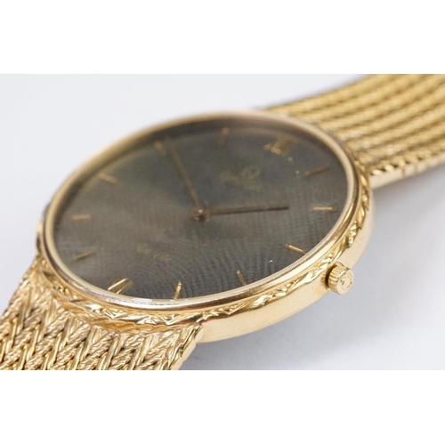 456 - A gents Omega DeVille quartz wristwatch on original fitted gold plated strap with Omega logo to clas... 