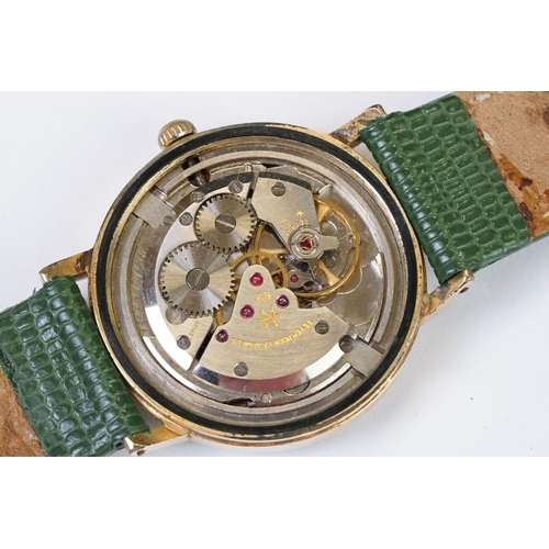 471 - A Vintage gents Hamilton mechanical manual winding dress watch, baton markers with central second ha... 