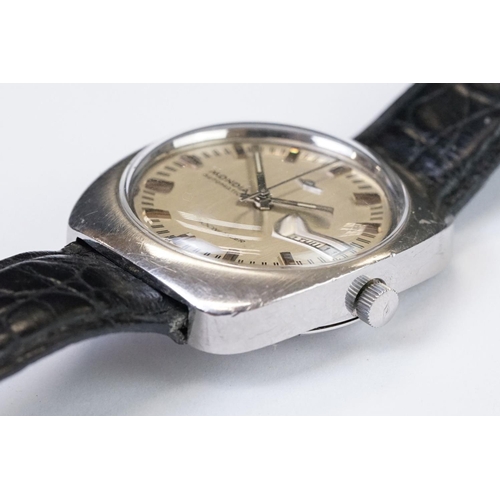 477 - A gents vintage Mondia Moonlander automatic wristwatch, baton markers with day and date function to ... 