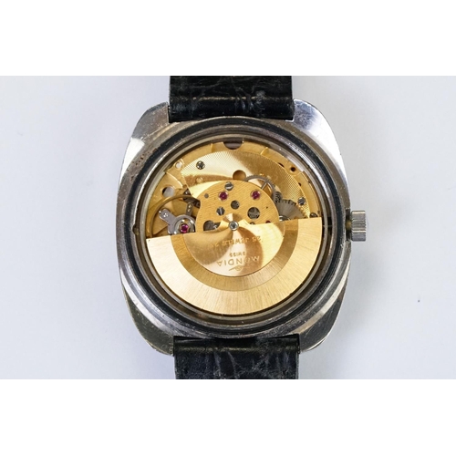 477 - A gents vintage Mondia Moonlander automatic wristwatch, baton markers with day and date function to ... 