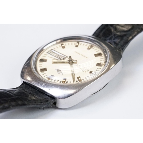 477 - A gents vintage Mondia Moonlander automatic wristwatch, baton markers with day and date function to ... 