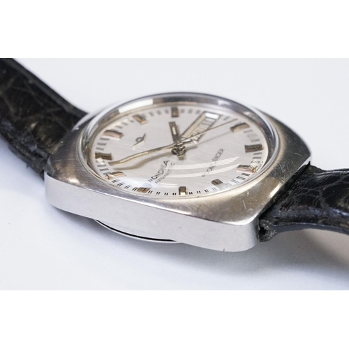 477 - A gents vintage Mondia Moonlander automatic wristwatch, baton markers with day and date function to ... 