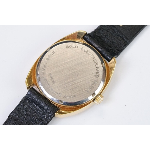 481 - A vintage gents Zenith automatic wristwatch, numerical markers with central second hand, gold plated... 