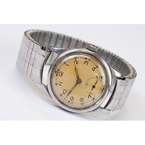 490 - A British Military issued Army Trade Pattern wristwatch, marked A.T.P. 126666 to the verso, sub seco... 