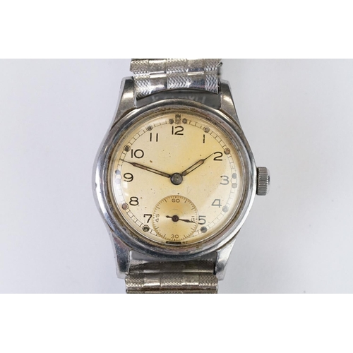 490 - A British Military issued Army Trade Pattern wristwatch, marked A.T.P. 126666 to the verso, sub seco... 