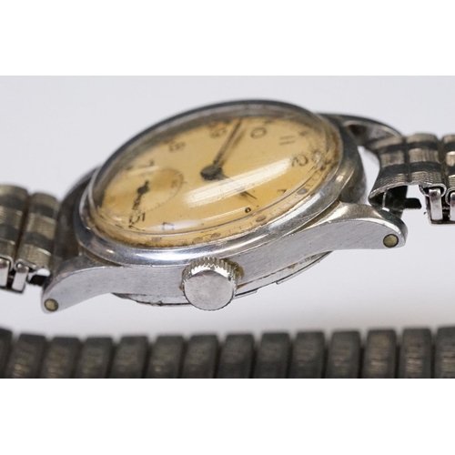 490 - A British Military issued Army Trade Pattern wristwatch, marked A.T.P. 126666 to the verso, sub seco... 