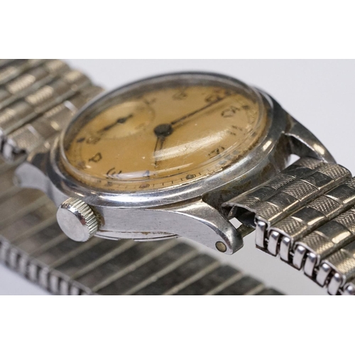 490 - A British Military issued Army Trade Pattern wristwatch, marked A.T.P. 126666 to the verso, sub seco... 