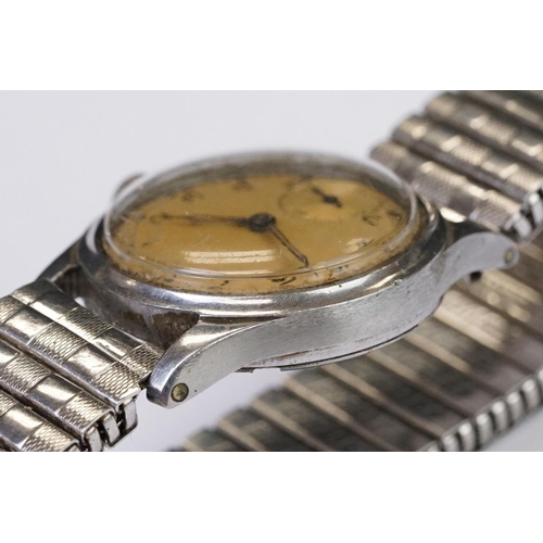 490 - A British Military issued Army Trade Pattern wristwatch, marked A.T.P. 126666 to the verso, sub seco... 