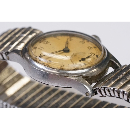 490 - A British Military issued Army Trade Pattern wristwatch, marked A.T.P. 126666 to the verso, sub seco... 