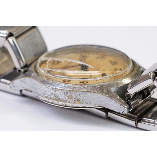 492 - A Moeris British Military issued Army Trade Pattern wristwatch, marked A.T.P. 60887 to the verso, su... 