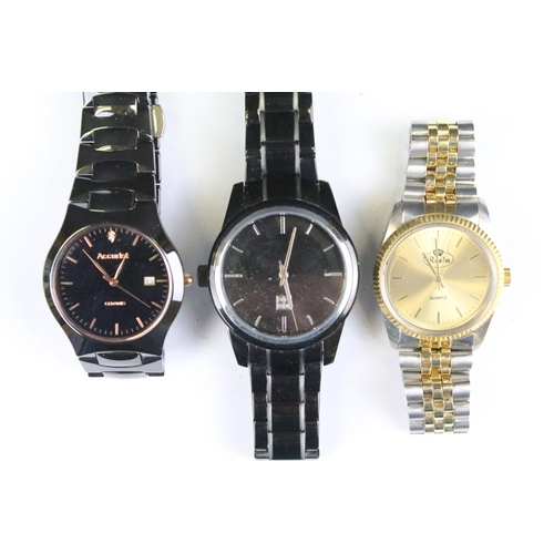 427 - A collection of thirty five mainly contemporary gents quartz watches to include Timex, Accurist, Avi... 