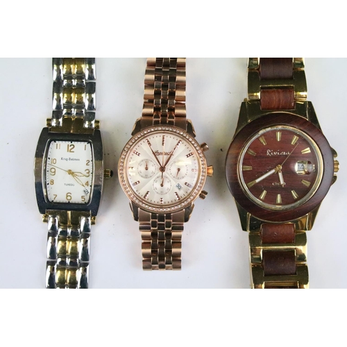 427 - A collection of thirty five mainly contemporary gents quartz watches to include Timex, Accurist, Avi... 