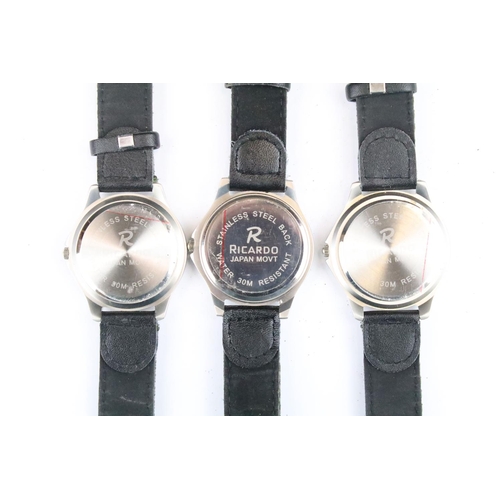 427 - A collection of thirty five mainly contemporary gents quartz watches to include Timex, Accurist, Avi... 