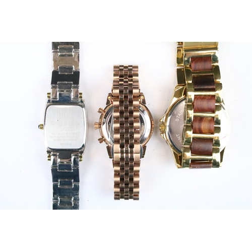 427 - A collection of thirty five mainly contemporary gents quartz watches to include Timex, Accurist, Avi... 