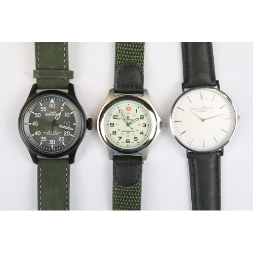 427 - A collection of thirty five mainly contemporary gents quartz watches to include Timex, Accurist, Avi... 