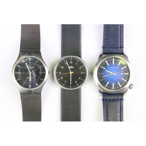 427 - A collection of thirty five mainly contemporary gents quartz watches to include Timex, Accurist, Avi... 