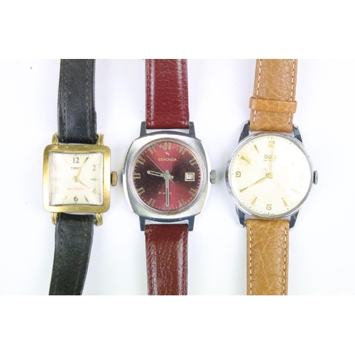 428 - A collection of fourteen mechanical wristwatches to include Systema, Roamer, Certina, Oris, Montine,... 