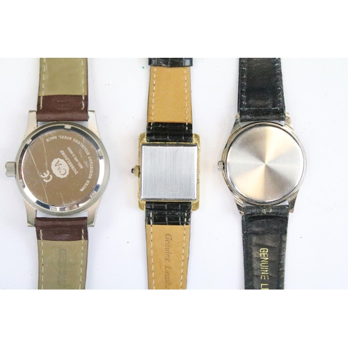 435 - A collection of twenty five mainly contemporary quartz ladies and gents wristwatches to include anal... 