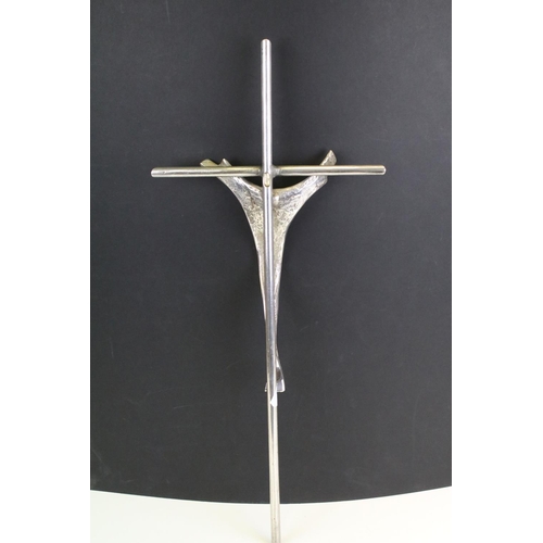 551 - Italian modernist silver wall mounting crucifix having a stylised Christ mounted to cross. Italian 8... 