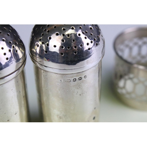 656 - Pair of Victorian silver hallmarked pepper shaker cruets of cylindrical form (hallmarked London, dat... 