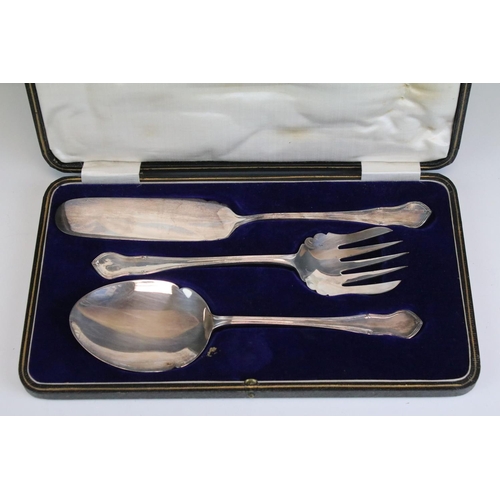 666 - Set of three William Hutton & Sons silver serving spoons to include tea strainer spoon and two match... 