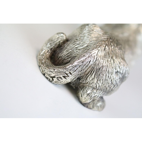 679 - Silver hallmarked Daschund dog figurine having moulded details. Import marked 1993. Measures 10cm wi... 