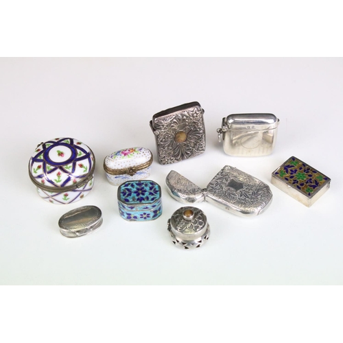 688 - Collection of silver pill boxes and vesta cases to include three antique silver hallmarked vesta cas... 