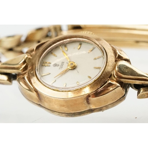 506 - 9ct gold Tudor ladies wrist watch having a round face with baton markers to the chapter ring mounted... 