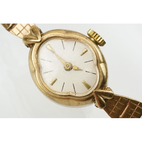 543 - 9ct gold cocktail watch having an oval face with baton markings to the chapter ring on a 9ct gold br... 