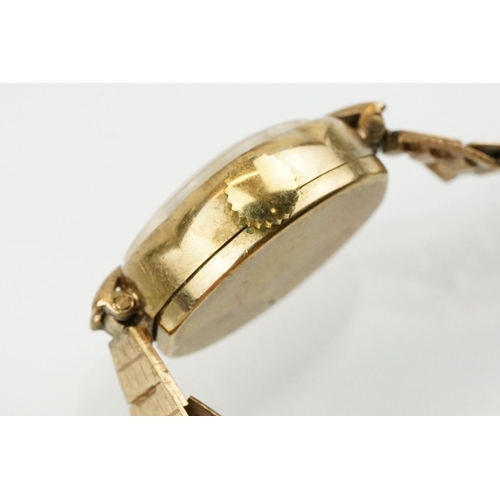 543 - 9ct gold cocktail watch having an oval face with baton markings to the chapter ring on a 9ct gold br... 