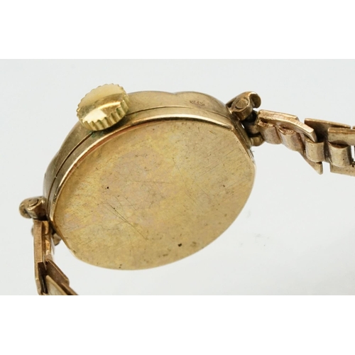 543 - 9ct gold cocktail watch having an oval face with baton markings to the chapter ring on a 9ct gold br... 