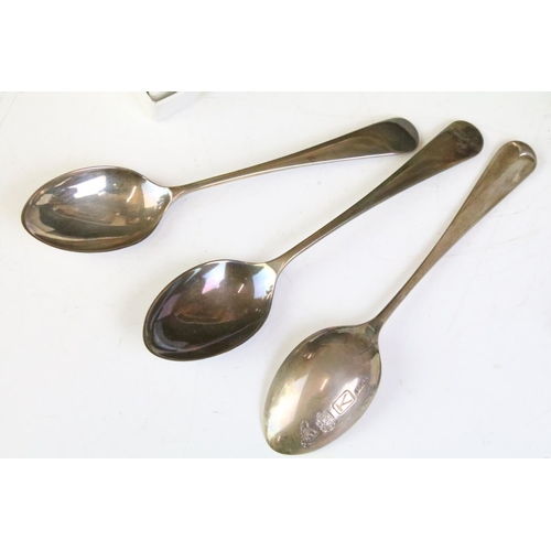 589 - Collection of silver spoons to include a haviland silver commemorative millennium spoon, two swan fi... 