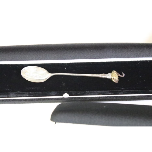 589 - Collection of silver spoons to include a haviland silver commemorative millennium spoon, two swan fi... 